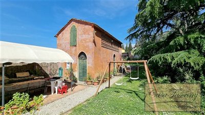 historic-villa-for-sale-near-lucca-tuscany-15