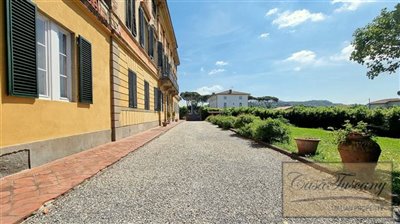 historic-villa-for-sale-near-lucca-tuscany-17