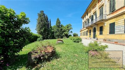 historic-villa-for-sale-near-lucca-tuscany-10
