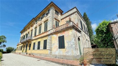 historic-villa-for-sale-near-lucca-tuscany-11