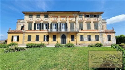 historic-villa-for-sale-near-lucca-tuscany-5-