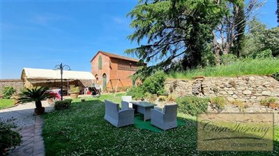 historic-villa-for-sale-near-lucca-tuscany-14