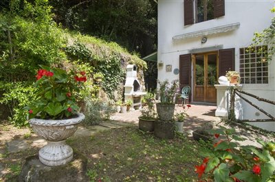 villa-with-loggias-for-sale-in-bagni-di-lucca