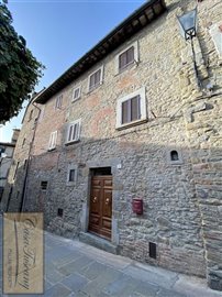 house-for-sale-in-cortona-tuscany-2-1200-e165