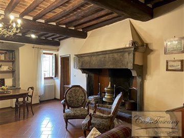 house-for-sale-in-cortona-tuscany-27-1200