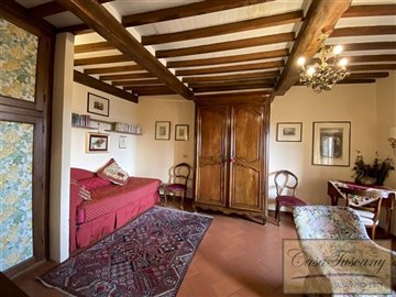 house-for-sale-in-cortona-tuscany-15-1200