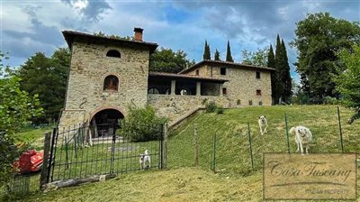 beautiful-stone-house-for-sale-near-arezzo-tu