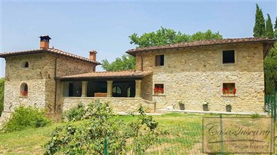 beautiful-stone-house-for-sale-near-arezzo-tu