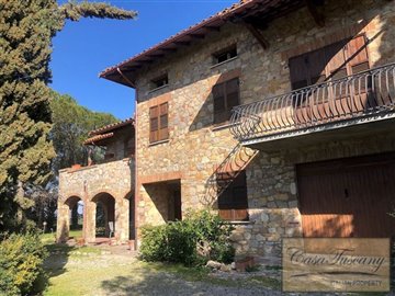 house-for-sale-near-the-lakes-in-umbria-17-12