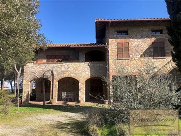 house-for-sale-near-the-lakes-in-umbria-5-120