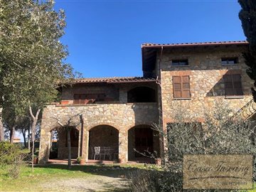 house-for-sale-near-the-lakes-in-umbria-9-120