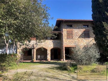 house-for-sale-near-the-lakes-in-umbria-4-120