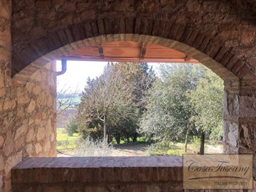 house-for-sale-near-the-lakes-in-umbria-16-12