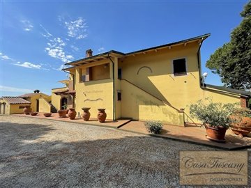 agriturismo-for-sale-in-tuscany-9-1200