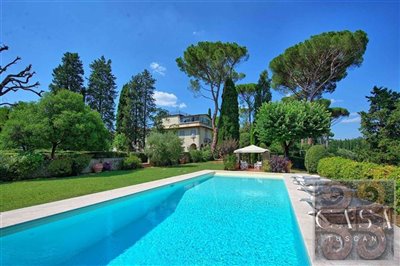 villa-for-sale-on-the-edge-of-florence-tuscan