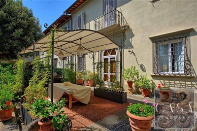 villa-for-sale-on-the-edge-of-florence-tuscan