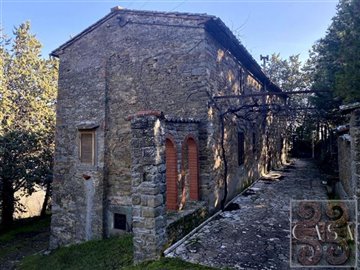 stone-house-for-sale-near-cortona-tuscany-19