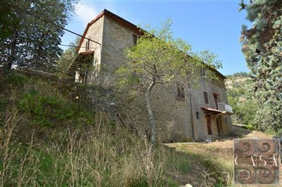 stone-house-for-sale-near-cortona-tuscany-18