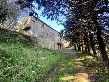 stone-house-for-sale-near-cortona-tuscany-10