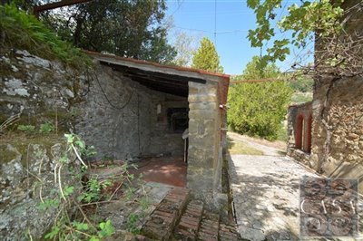 stone-house-for-sale-near-cortona-tuscany-9-1