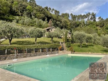 two-farmhouses-with-pool-for-sale-near-lucca-