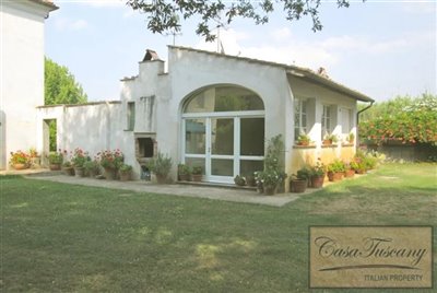 elegant-villa-for-sale-navacchio-pisa-tuscany