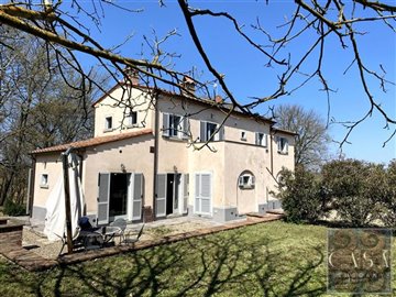house-with-pool-for-sale-near-cortona-tuscany