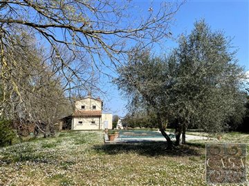 house-with-pool-for-sale-near-cortona-tuscany