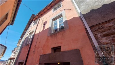 village-house-for-sale-in-tuscany-24