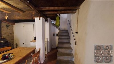 village-house-for-sale-in-tuscany-22