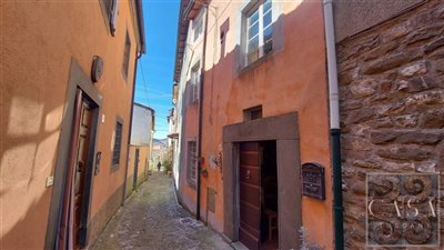 village-house-for-sale-in-tuscany-25