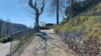 village-house-for-sale-in-tuscany-29