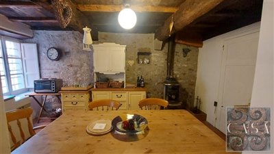 village-house-for-sale-in-tuscany-16