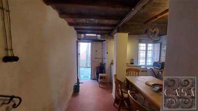 village-house-for-sale-in-tuscany-23