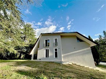 newly-restored-house-near-peccioli-tuscany-32