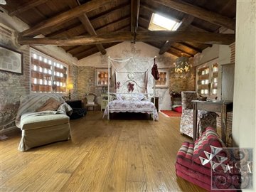 a-beautiful-restored-tuscan-house-for-sale-ne