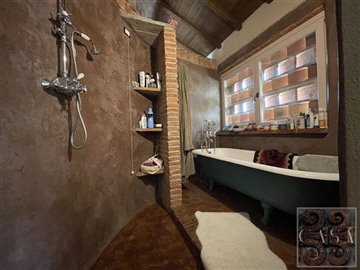 a-beautiful-restored-tuscan-house-for-sale-ne