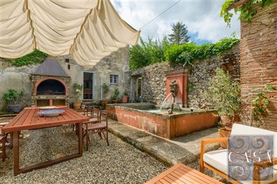 manor-house-for-sale-near-lucca-tuscany-27