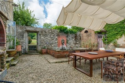 manor-house-for-sale-near-lucca-tuscany-26