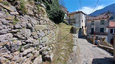 ruin-for-sale-in-e-tuscan-village-1-1200