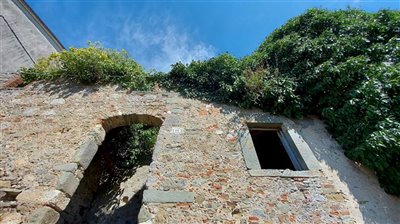 ruin-for-sale-in-e-tuscan-village-13-1200