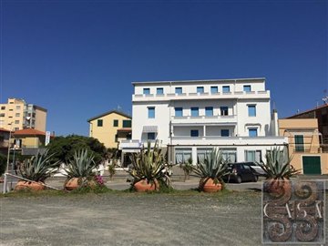 hotel-for-sale-on-the-tuscan-coast-14b