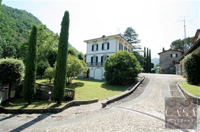 villa-for-sale-in-bagni-di-lucca-tuscany-1