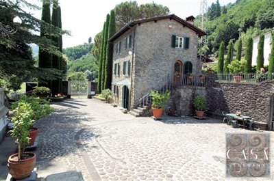 villa-for-sale-in-bagni-di-lucca-tuscany-10