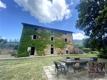 stone-villa-for-sale-near-cortona-tuscany-28