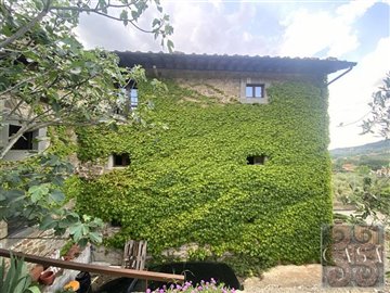 stone-villa-for-sale-near-cortona-tuscany-33