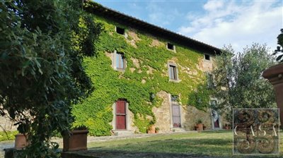 stone-villa-for-sale-near-cortona-tuscany-37