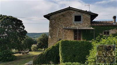 stone-villa-for-sale-near-cortona-tuscany-20