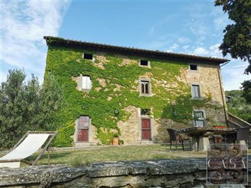 stone-villa-for-sale-near-cortona-tuscany-30