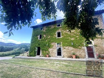 stone-villa-for-sale-near-cortona-tuscany-18